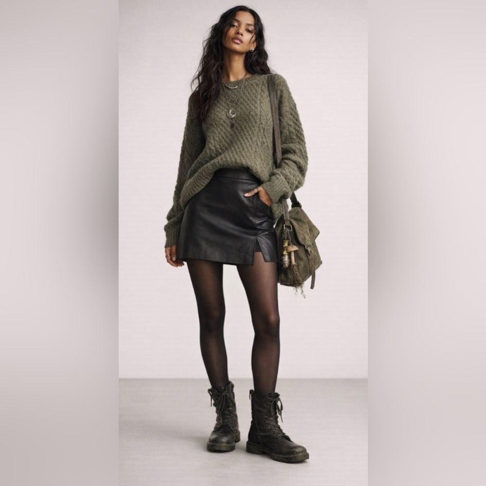 Aritzia Sunday’s best FAUX leather skirt